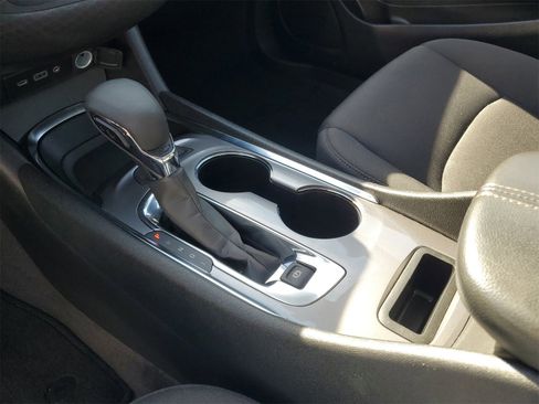 Used 2024 Chevrolet Malibu LT image 19