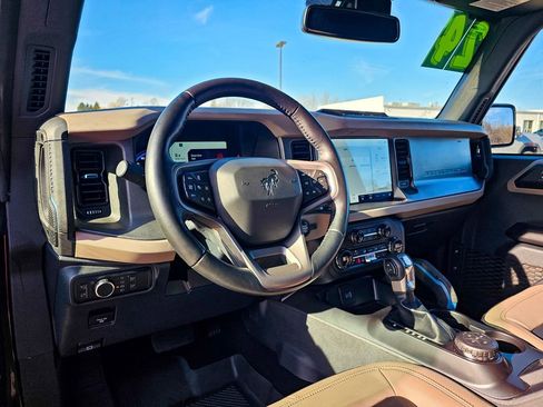 Used 2024 Ford Bronco Wildtrak image 11