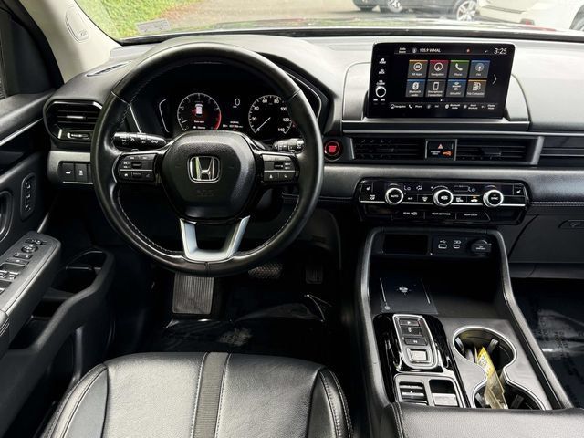 Used 2023 Honda Pilot Touring image 13