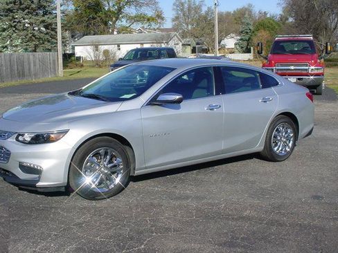 Used 2018 Chevrolet Malibu LT image 1