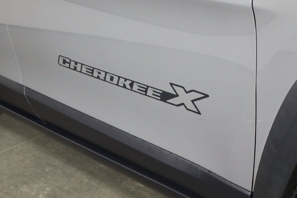 Used 2022 Jeep Cherokee Latitude w/ Trailer Tow Group AWD/4WD image 41