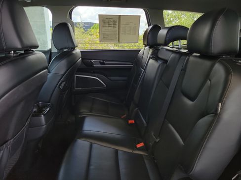 Used 2023 Kia Telluride LX AWD/4WD image 9
