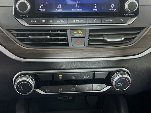 Used 2025 Nissan Altima 2.5 SV image 22