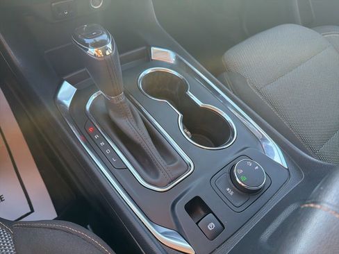 Used 2018 Chevrolet Traverse LT image 16