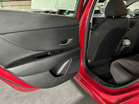 Used 2023 Hyundai Elantra Blue image 16