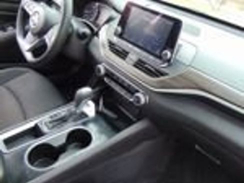 Used 2024 Nissan Altima 2.5 SV image 17