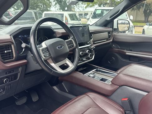 Used 2024 Ford Expedition Limited RWD image 5