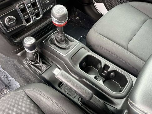 Used 2022 Jeep Wrangler Unlimited Sahara w/ Cold Weather Group image 28