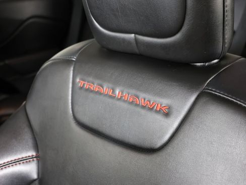 Used 2021 Jeep Cherokee Trailhawk w/ Sun, Sound & Nav Group AWD/4WD image 51