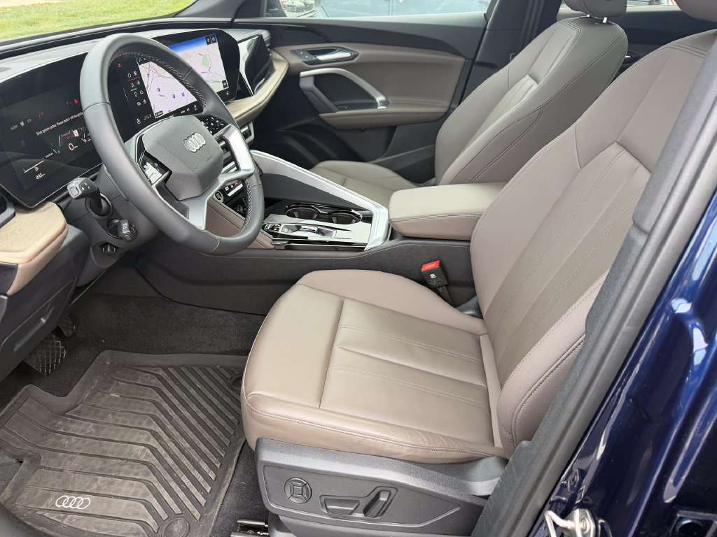 Certified 2025 Audi Q5 Premium w/ Convenience Package AWD/4WD image 3