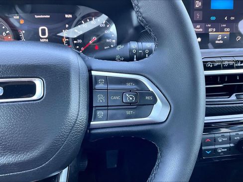 Used 2026 Jeep Compass Limited AWD/4WD image 23