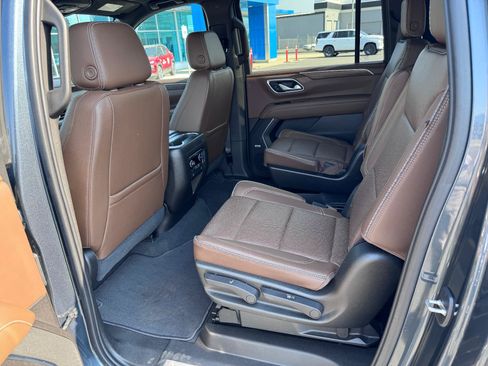 Used 2021 Chevrolet Suburban High Country AWD/4WD image 14