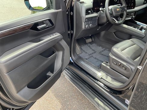 Used 2025 Chevrolet Tahoe LT AWD/4WD image 9