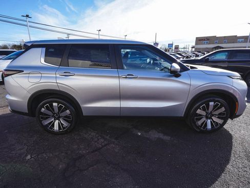 New 2026 Mitsubishi Outlander SE image 4