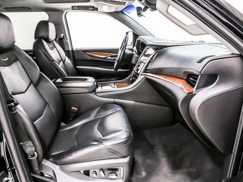 Used 2018 Cadillac Escalade ESV Premium Luxury image 29