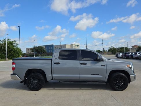 Used 2020 Toyota Tundra SR5 w/ SR5 Upgrade Package RWD image 2