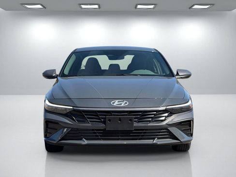 Used 2025 Hyundai Elantra SE FWD image 9