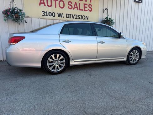 Used 2011 Toyota Avalon Limited FWD image 3