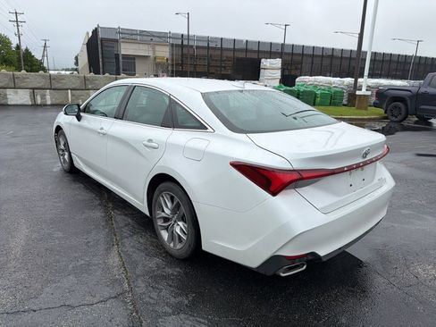 Used 2019 Toyota Avalon XLE w/ Moonroof Package FWD image 4