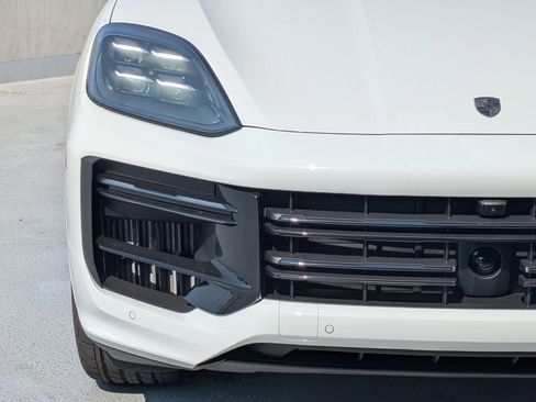 New 2025 Porsche Cayenne Turbo image 12