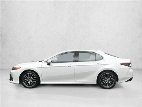 Used 2022 Toyota Camry XLE w/ Navigation Upgrade Package FWD image 7