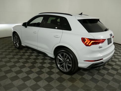 Certified 2025 Audi Q3 2.0T Premium w/ Black Optic Sport Package image 5