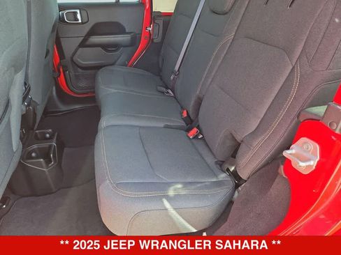Used 2025 Jeep Wrangler Unlimited Sahara AWD/4WD image 18