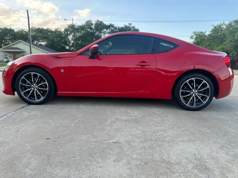 Used 2019 Toyota 86 RWD image 8