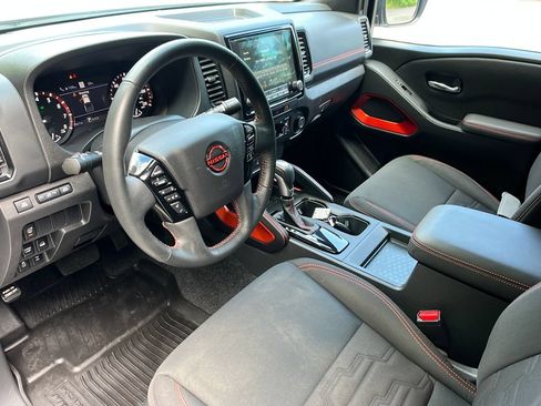 Used 2023 Nissan Frontier PRO-4X w/ Technology Package AWD/4WD image 10