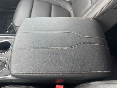 Used 2023 Chevrolet Traverse LT image 23