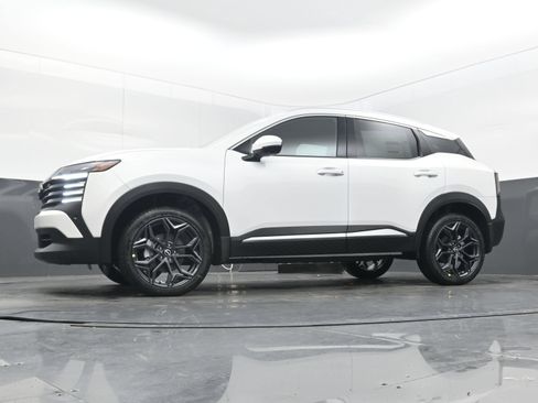 Certified 2025 Nissan Kicks SR FWD image 24