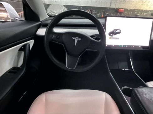 Used 2020 Tesla Model 3 Standard Range image 7