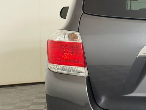 Used 2013 Toyota Highlander SE FWD image 30