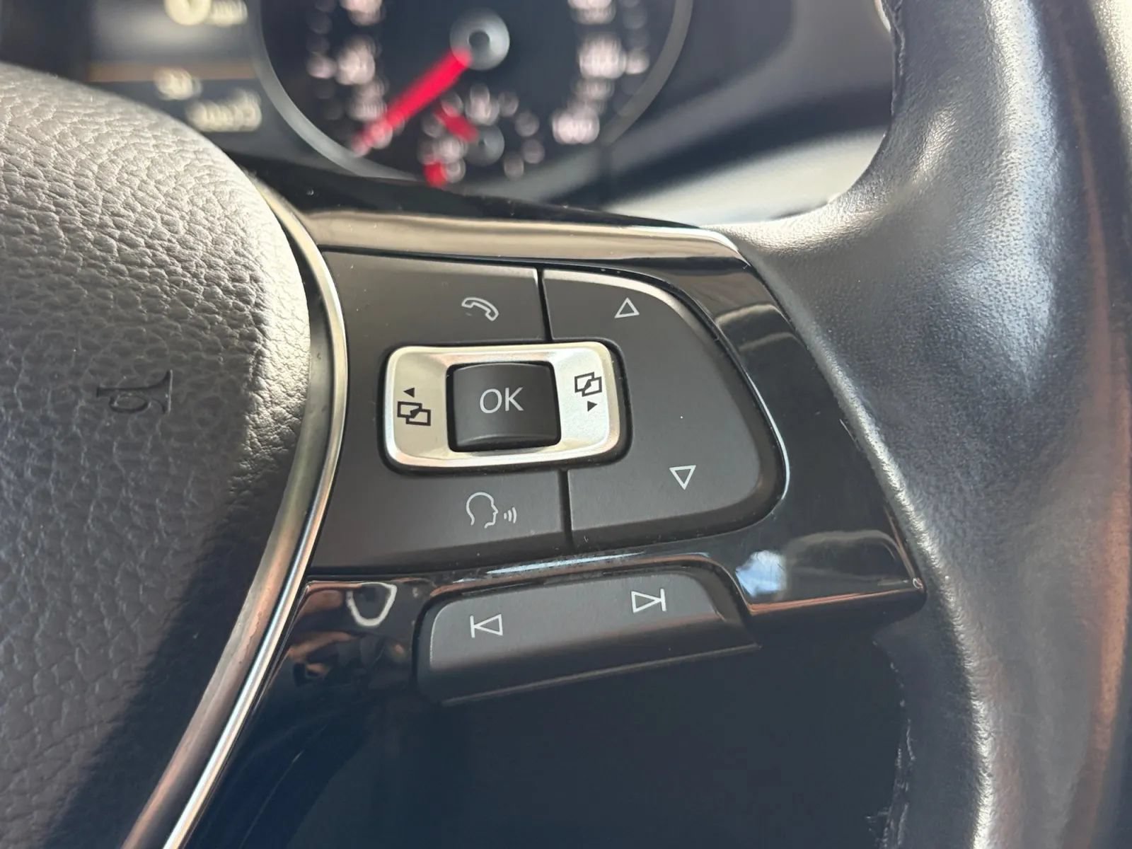 Used 2019 Volkswagen Passat 2.0T Wolfsburg w/ Wheels & Sunroof Package FWD image 31
