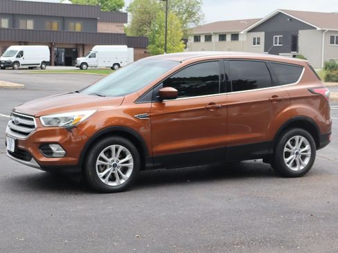 Used 2017 Ford Escape SE w/ SE Cold Weather Package AWD/4WD image 10