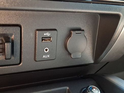 Used 2018 Nissan Titan Platinum Reserve AWD/4WD image 27