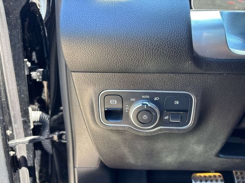 Used 2021 Mercedes-Benz GLB 250 4MATIC image 18
