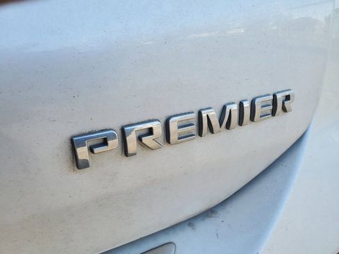 Used 2023 Chevrolet Equinox Premier FWD image 33