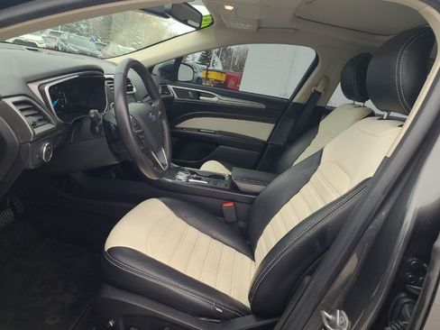 Used 2019 Ford Fusion SE w/ Equipment Group 151A image 10