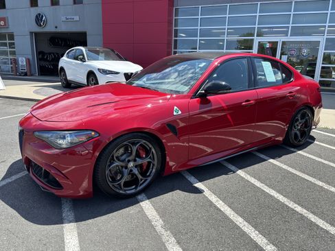 Certified 2023 Alfa Romeo Giulia Quadrifoglio RWD image 2