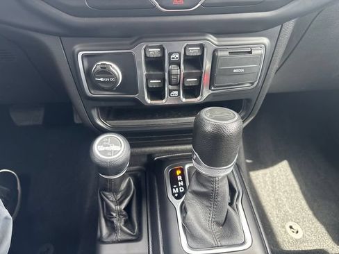 Used 2019 Jeep Wrangler Unlimited Sport S AWD/4WD image 18