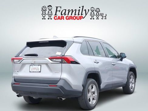 Used 2022 Toyota RAV4 XLE w/ Convenience Package FWD image 4