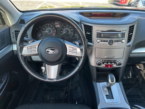 Used 2010 Subaru Outback 2.5i Premium AWD/4WD image 31