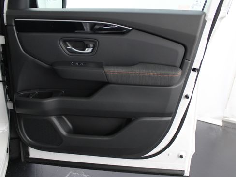 New 2025 Honda Pilot Sport image 28