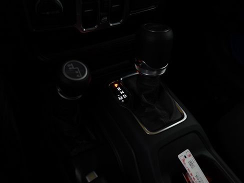 Used 2021 Jeep Gladiator Sport image 19