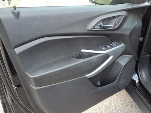 Used 2024 Chevrolet Trax RS w/ Sunroof Package FWD image 11