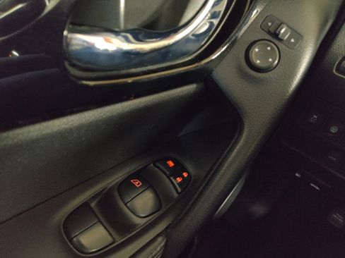 Used 2020 Nissan Rogue Sport SV image 27