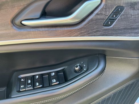 New 2025 Jeep Grand Cherokee L Limited w/ Black Appearance Package image 17