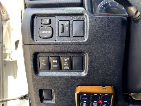 Used 2018 Toyota 4Runner SR5 RWD image 33