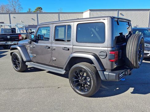 Used 2022 Jeep Wrangler Unlimited Sahara w/ Cold Weather Group image 7